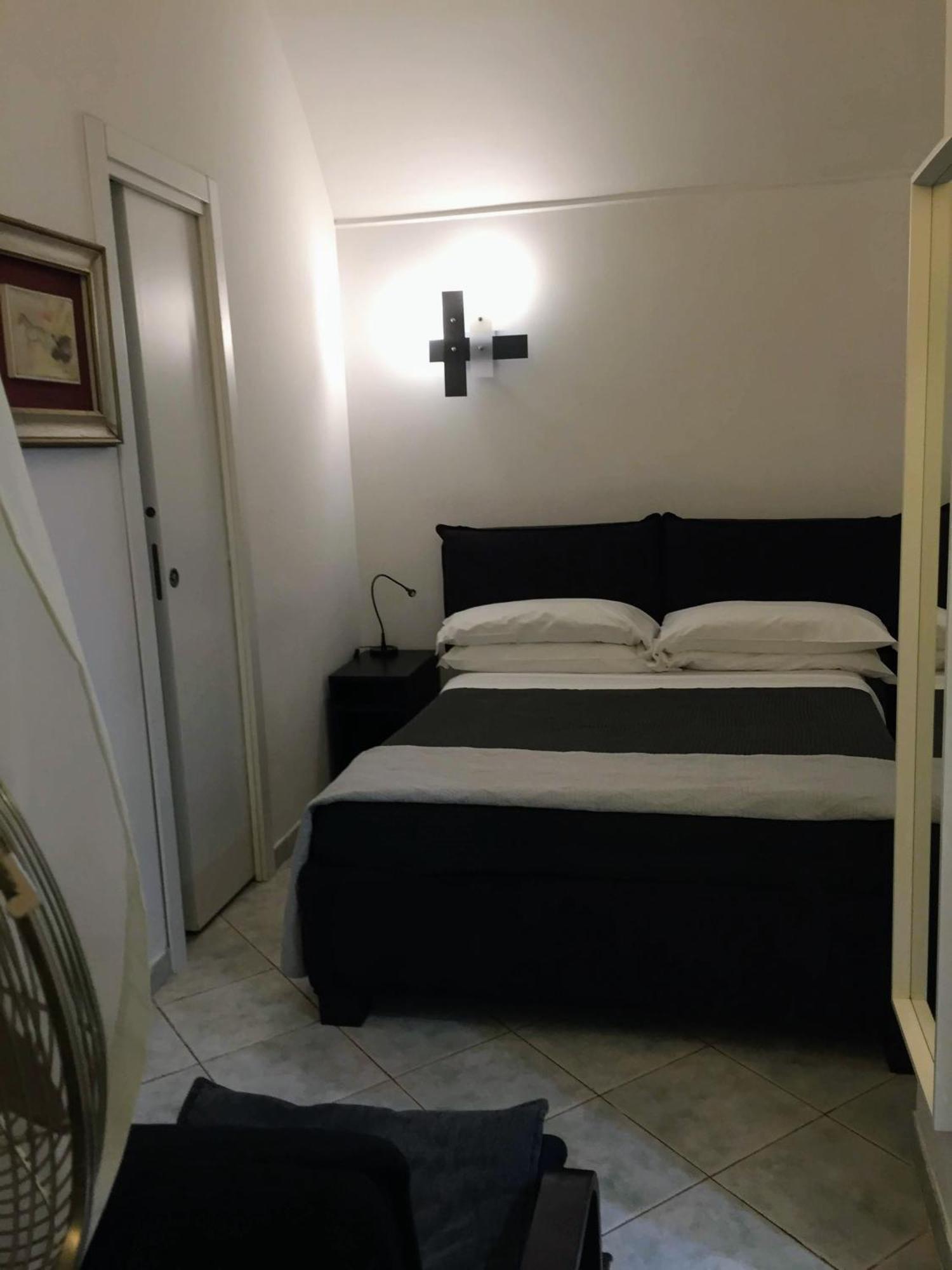 La Residenza Chiaia Short Let Superior Via Chiaia 82 Apartment