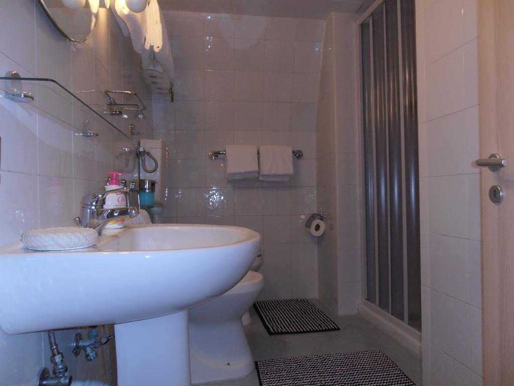 Apartment La Residenza Chiaia Short Let Superior Via Chiaia 82 *