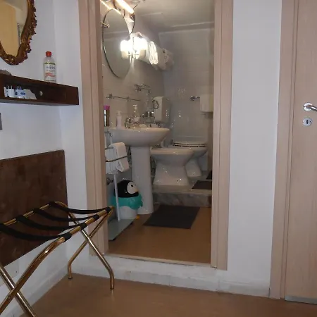 La Residenza Napoli Chiaia Short Let Apartment Superior Via Chiaia 82 Exterior photo