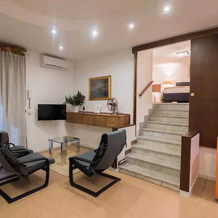 La Residenza Napoli Chiaia Short Let Apartment Superior Via Chiaia 82 Exterior photo